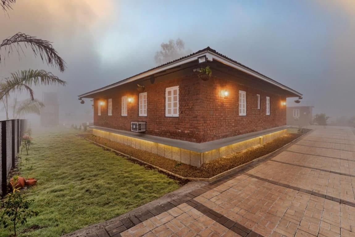 The Earth Farm Villa Nashik Luaran gambar