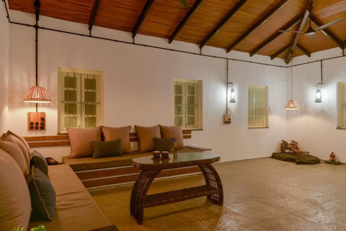 The Earth Farm Villa Nashik Luaran gambar